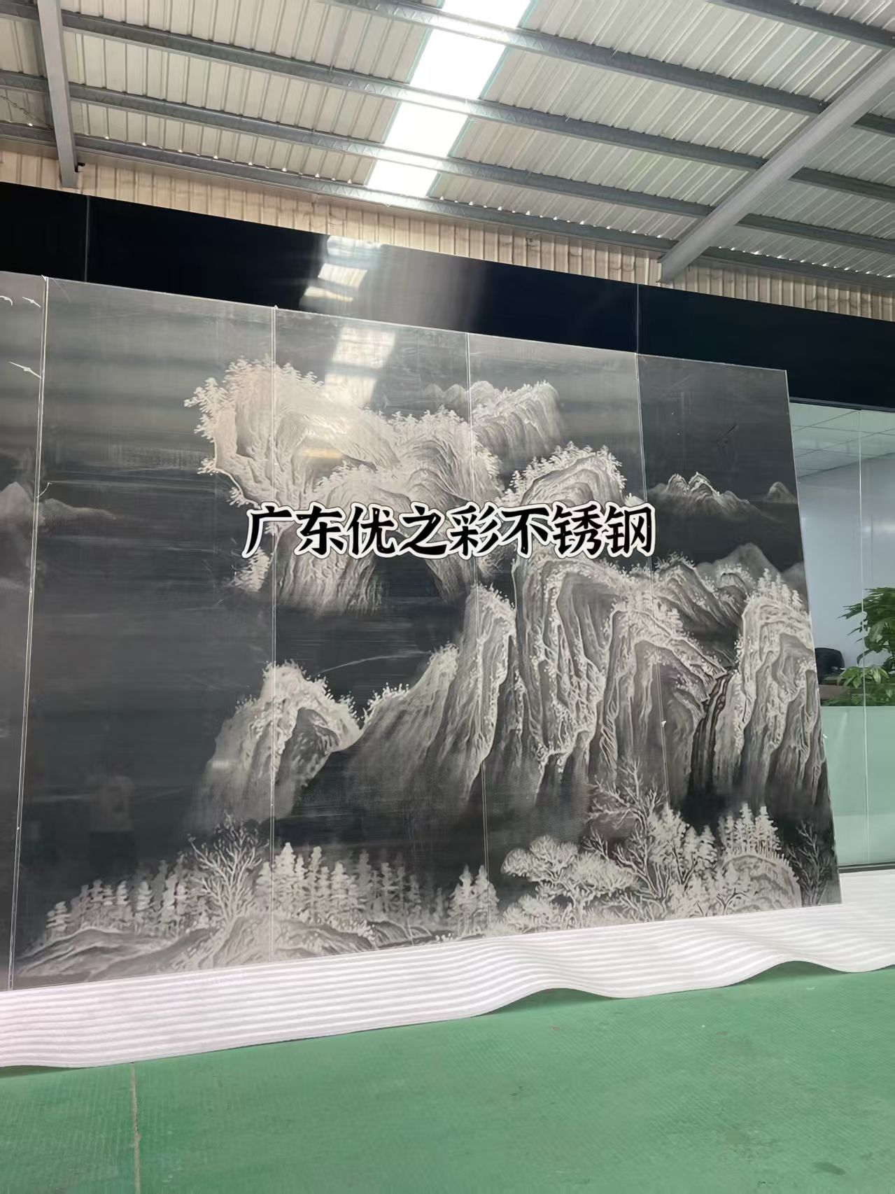 不銹鋼蝕刻板：金屬美學(xué)的“雕刻師”與建筑空間的“點(diǎn)睛之筆”